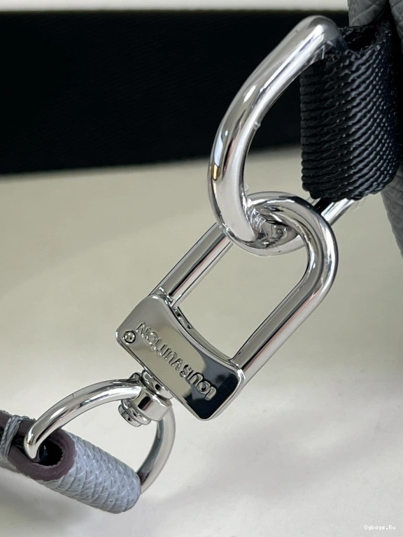 AVENUE VUITTON LOUIS BAG SLING 0328